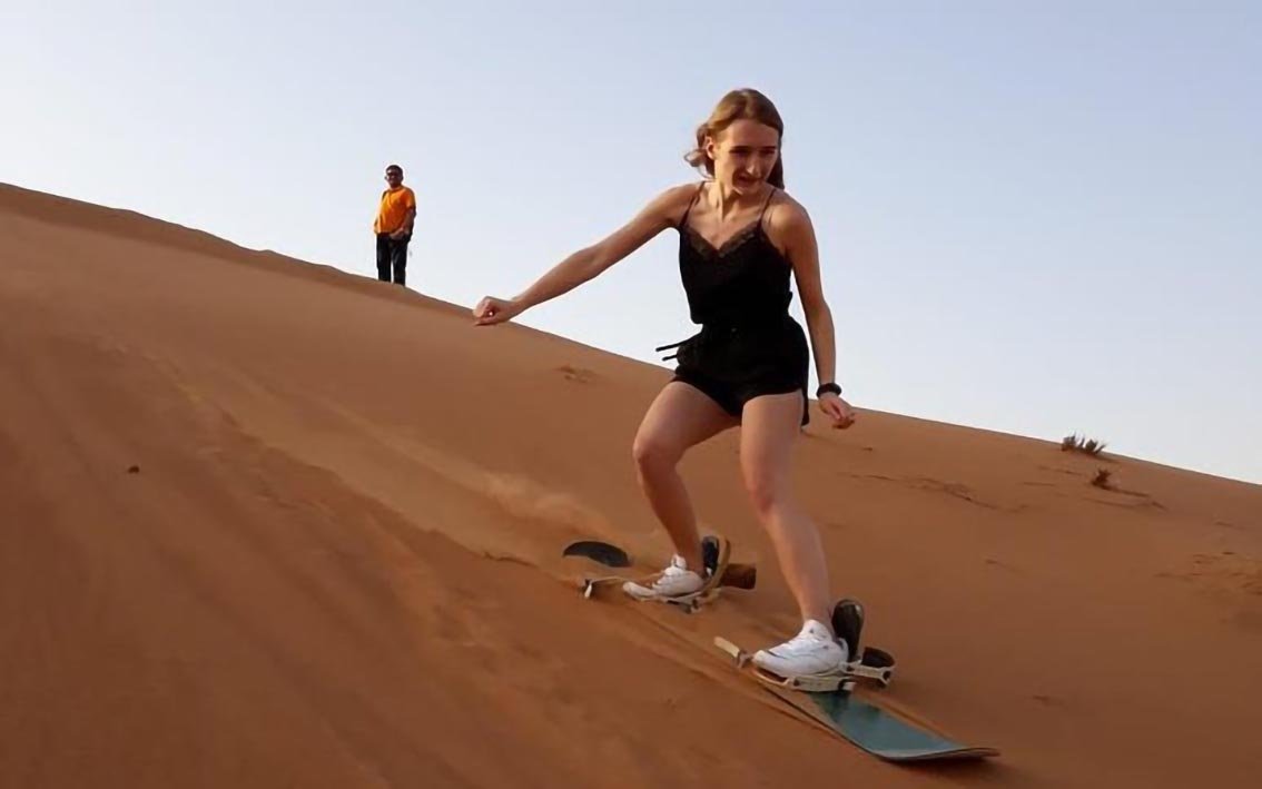 04 Sandboarding-