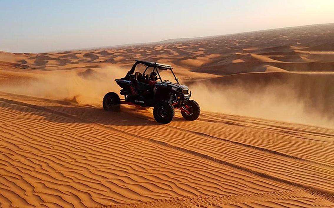 18 Dune buggy in desert safari-