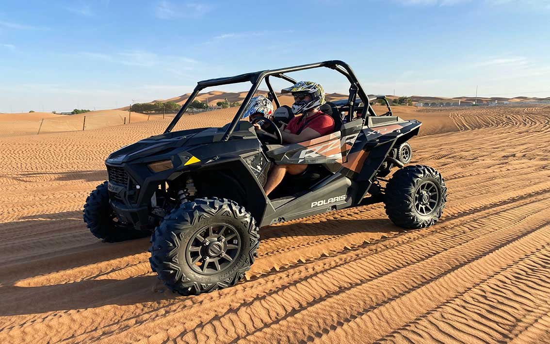 18 Dune buggy in desert safari